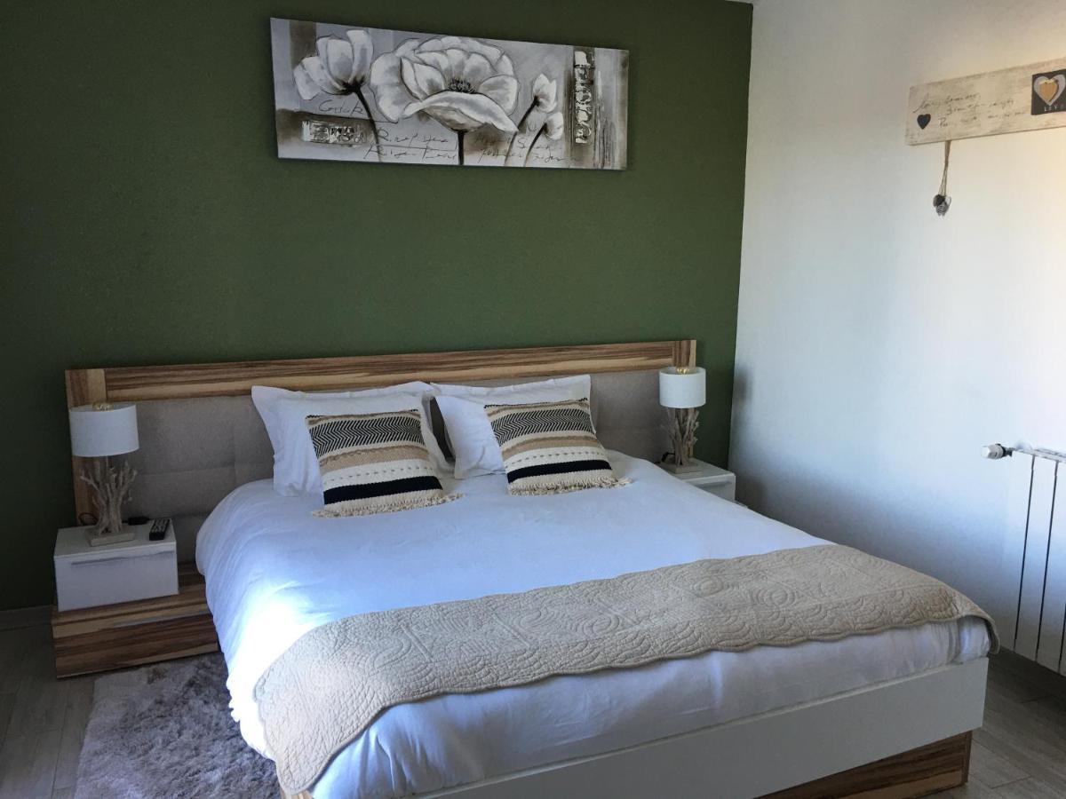 Bed and Breakfast Le Jardin De Celina Valensole Zewnętrze zdjęcie